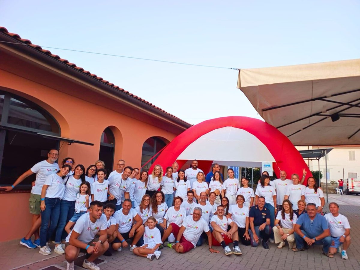 La squadra di volontari del Marty Day riunita per la foto di gruppo a fine giornata